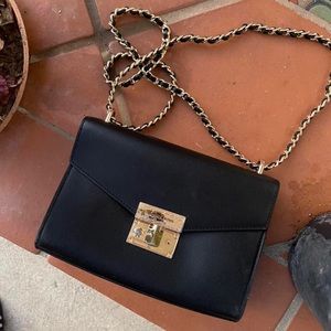 Clasp area is damaged as shown (reasoning for discount) but still closes perfect